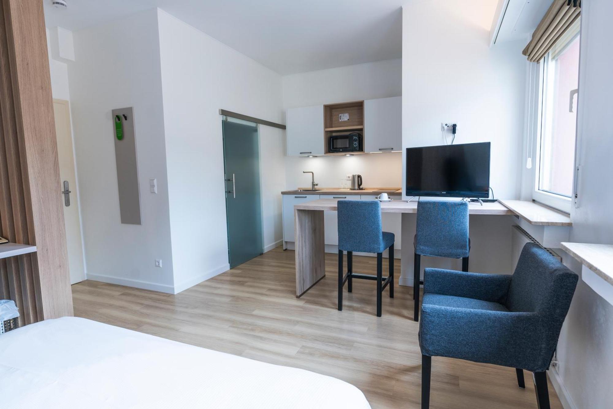 Logis Acacia Hotel 3*